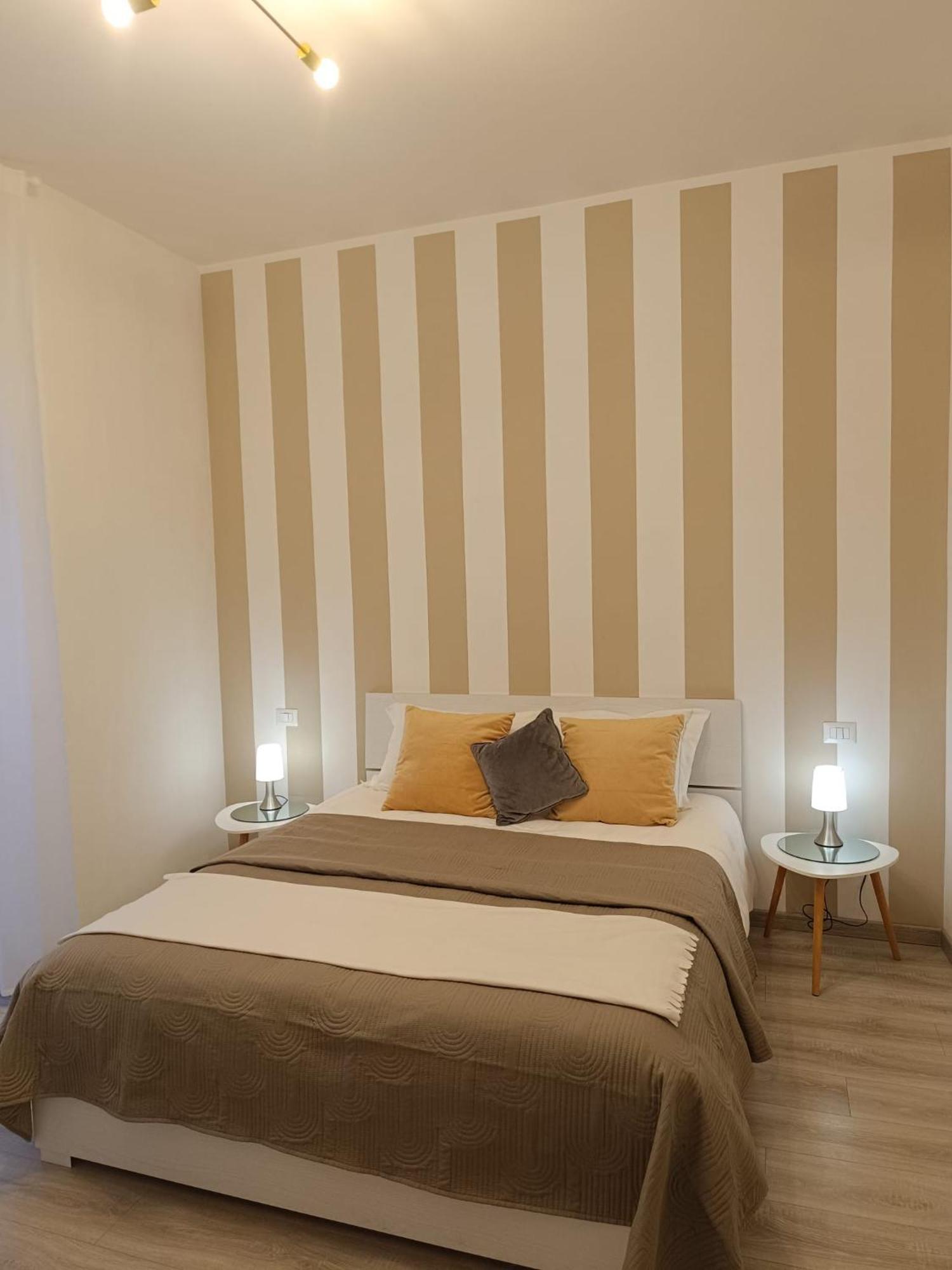 Fior&Iris Apartments สเตรซา ภายนอก รูปภาพ